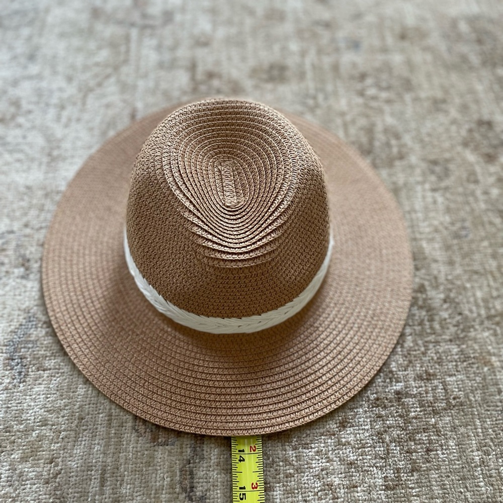 New Pretty straw hat with decorative band. - Picture 4 of 6